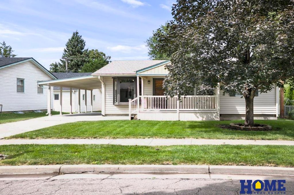 4220 Greenwood Street, Lincoln, NE 68504