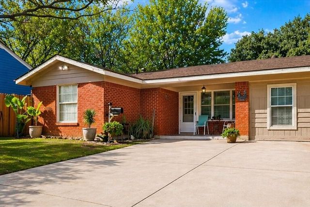 3404 Livingston Avenue, Fort Worth, TX 76110