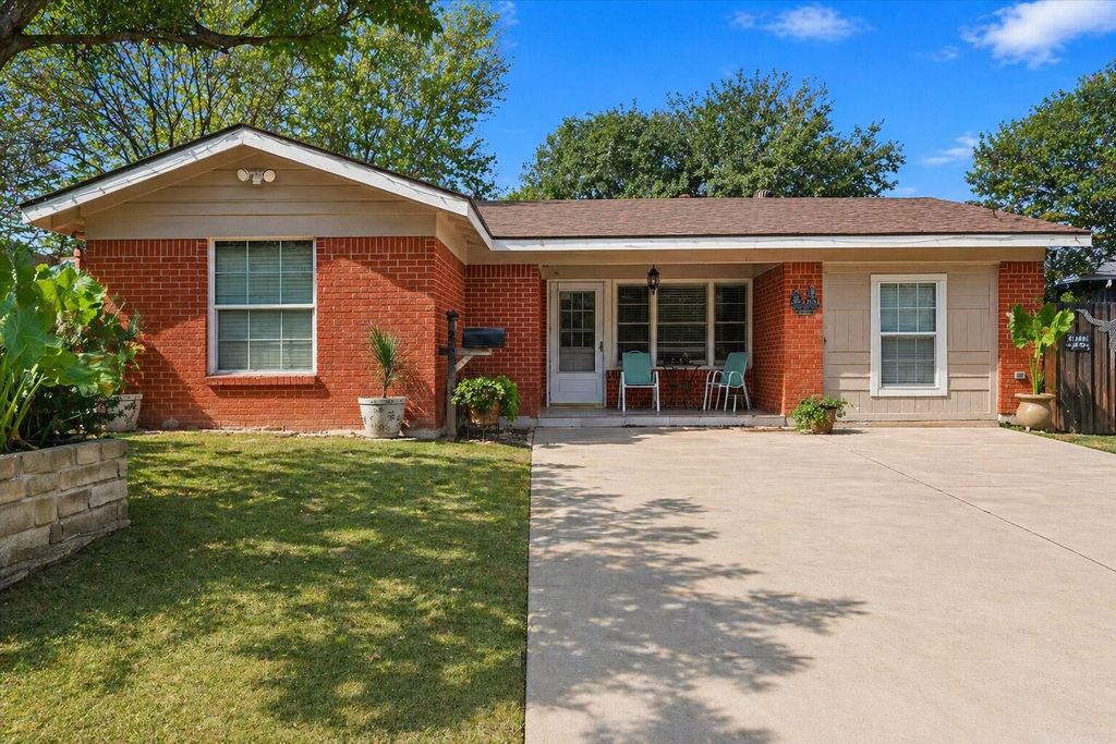 3404 Livingston Avenue, Fort Worth, TX 76110