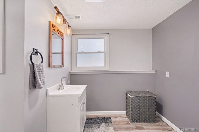 9184 Chesterfield Drive, Swartz Creek, MI 48473