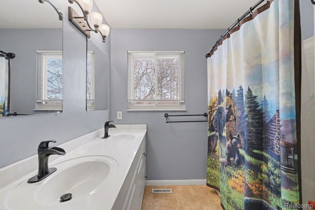 9184 Chesterfield Drive, Swartz Creek, MI 48473