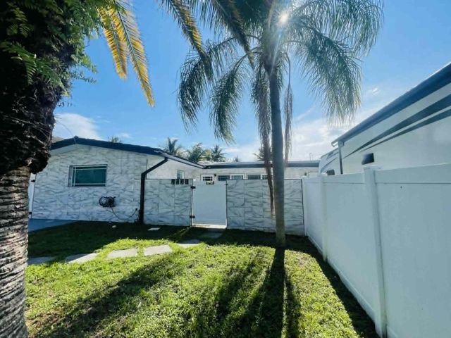 2531 Gulfstream Lane, Fort Lauderdale, FL 33312