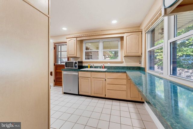 5246 GUINEA RD, Burke, VA 22015