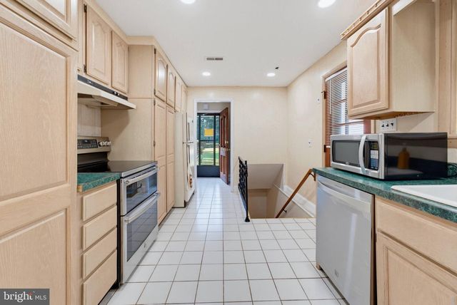 5246 GUINEA RD, Burke, VA 22015