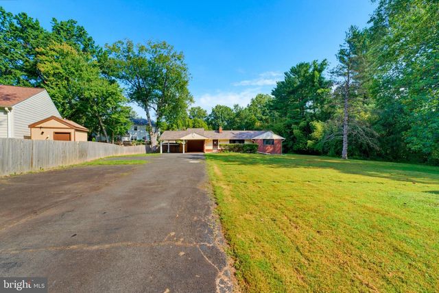 5246 GUINEA RD, Burke, VA 22015