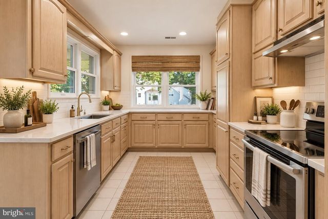 5246 GUINEA RD, Burke, VA 22015