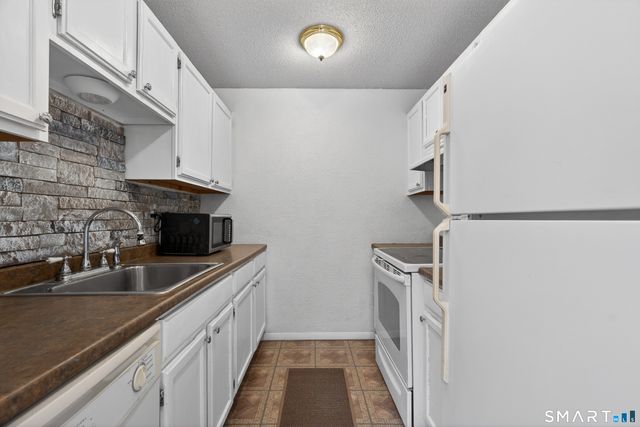 95 Wauwinet Trail 95, Guilford, CT 06437