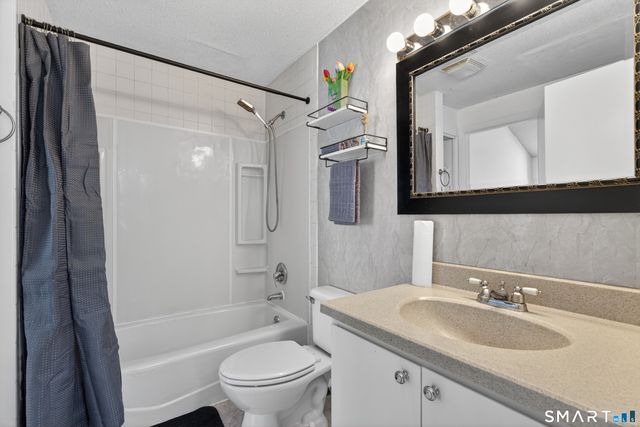 95 Wauwinet Trail 95, Guilford, CT 06437