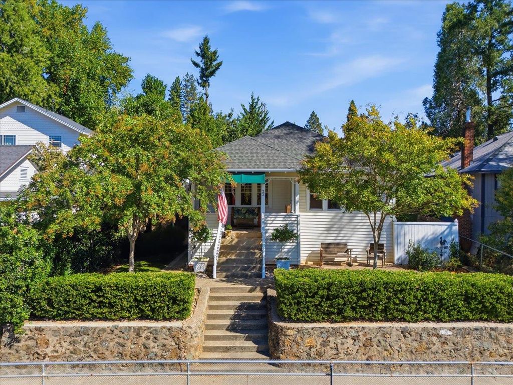 22 S Auburn St, Colfax, CA 95713