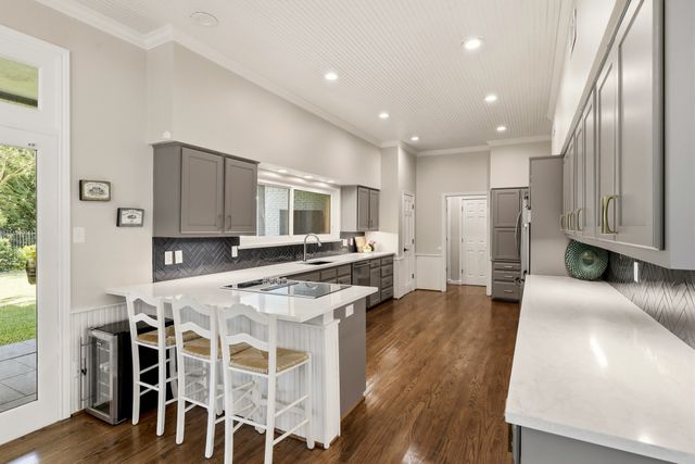 8814 Sanshire Avenue, Dallas, TX 75231