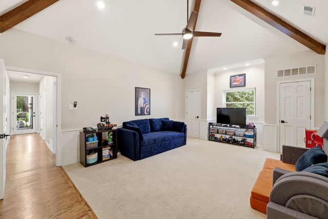 8814 Sanshire Avenue, Dallas, TX 75231