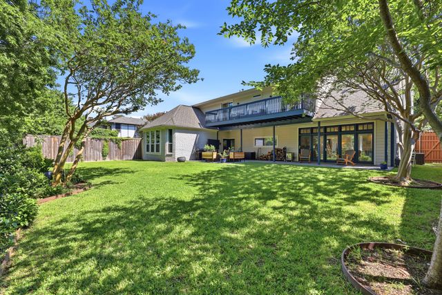 8814 Sanshire Avenue, Dallas, TX 75231