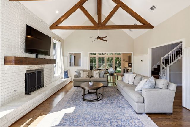 8814 Sanshire Avenue, Dallas, TX 75231