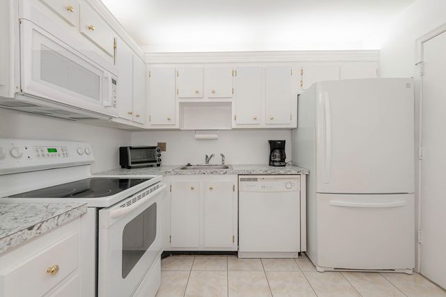 4770 NW 21st Street 105, Lauderhill, FL 33313