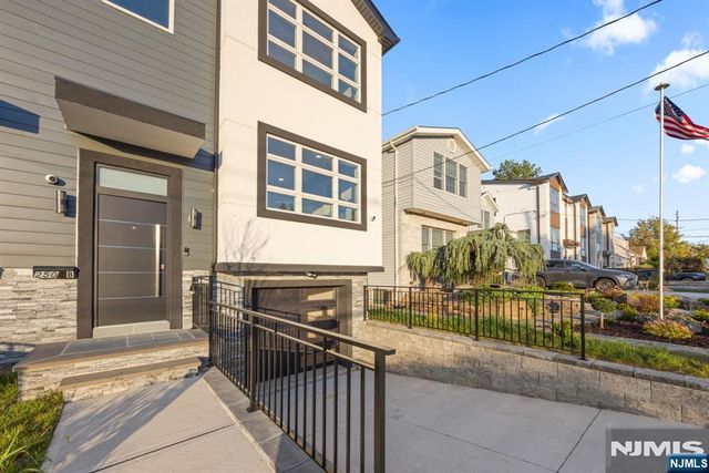 250 Hagan Place, Secaucus, NJ 07094