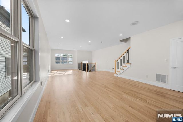 250 Hagan Place, Secaucus, NJ 07094