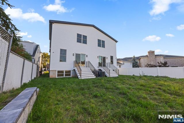 250 Hagan Place, Secaucus, NJ 07094