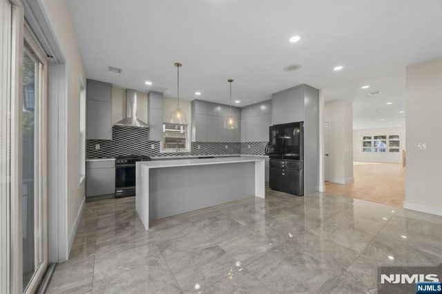 250 Hagan Place, Secaucus, NJ 07094
