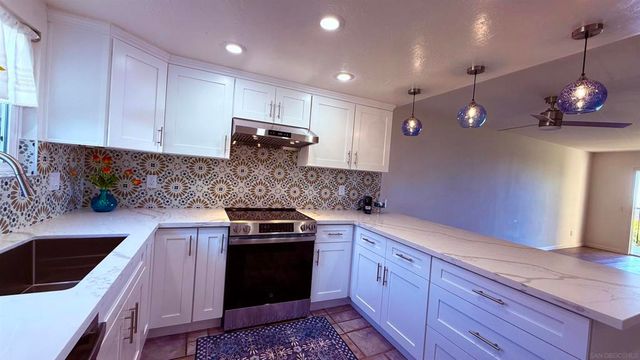 6677 Paseo Del Norte F, Carlsbad, CA 92011