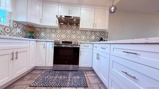 6677 Paseo Del Norte F, Carlsbad, CA 92011