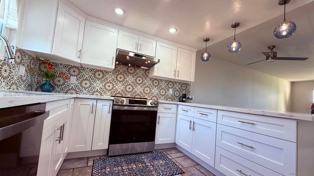 6677 Paseo Del Norte F, Carlsbad, CA 92011