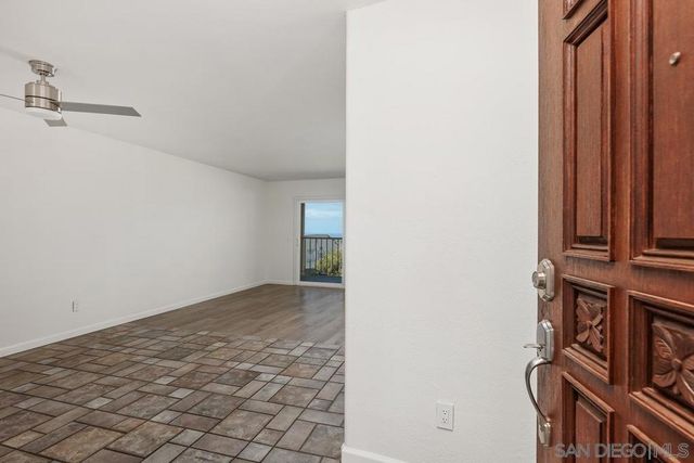 6677 Paseo Del Norte F, Carlsbad, CA 92011