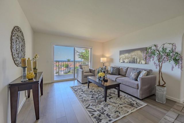 6677 Paseo Del Norte F, Carlsbad, CA 92011