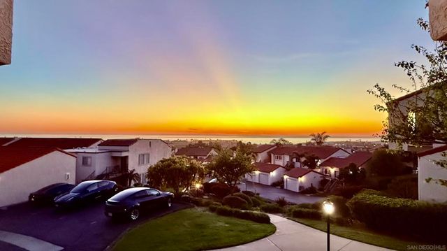 6677 Paseo Del Norte F, Carlsbad, CA 92011