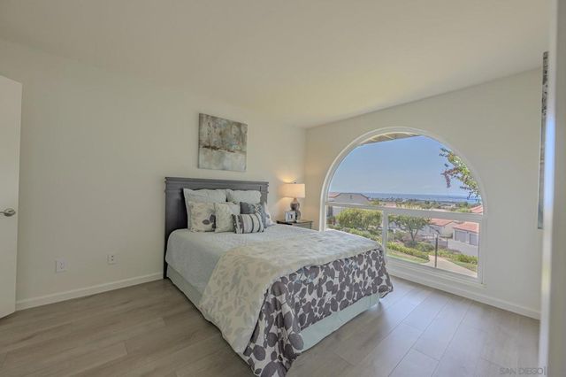 6677 Paseo Del Norte F, Carlsbad, CA 92011