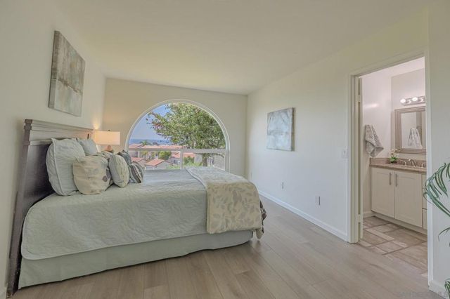 6677 Paseo Del Norte F, Carlsbad, CA 92011