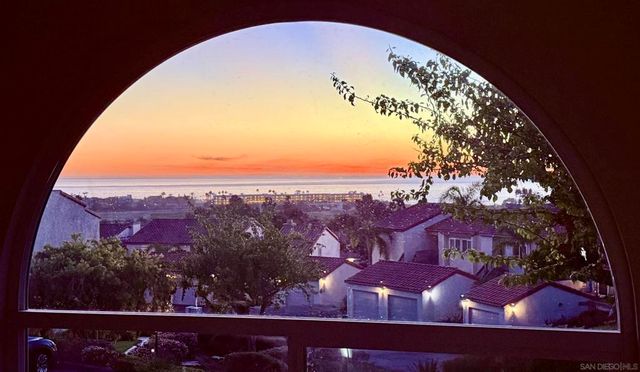 6677 Paseo Del Norte F, Carlsbad, CA 92011