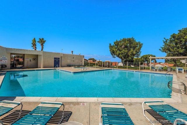 6677 Paseo Del Norte F, Carlsbad, CA 92011