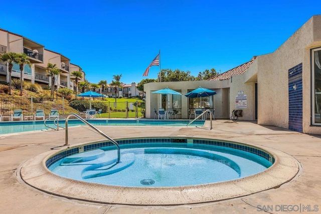 6677 Paseo Del Norte F, Carlsbad, CA 92011
