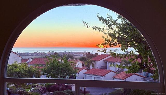 6677 Paseo Del Norte F, Carlsbad, CA 92011