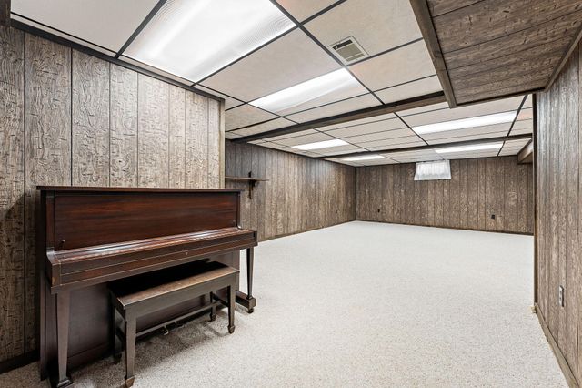 1012 N Meridian Road, Chesterton, IN 46304