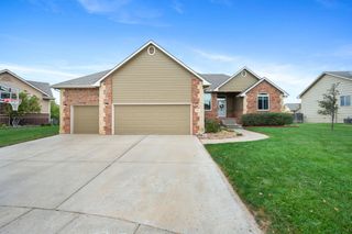 8210 W Havenhurst Cir, Wichita, KS 67205