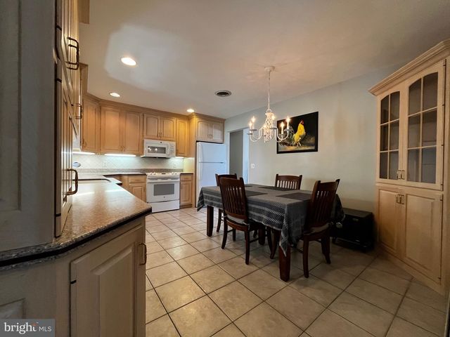 931 OAK LN, Lebanon, PA 17046