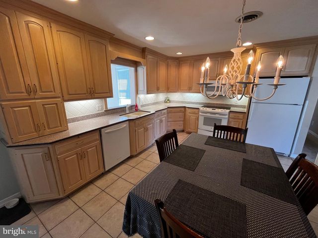 931 OAK LN, Lebanon, PA 17046