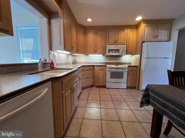 931 OAK LN, Lebanon, PA 17046