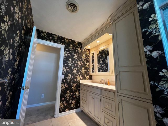 931 OAK LN, Lebanon, PA 17046