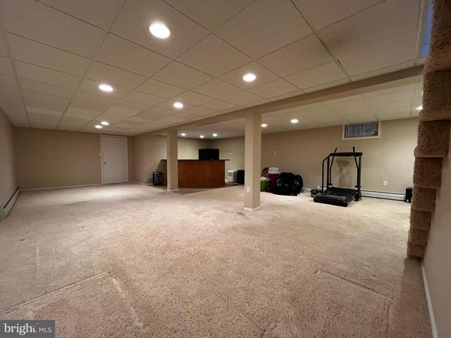 931 OAK LN, Lebanon, PA 17046