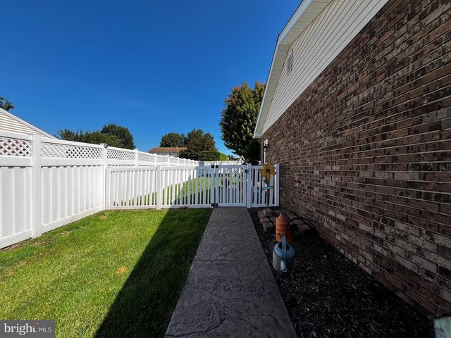 931 OAK LN, Lebanon, PA 17046