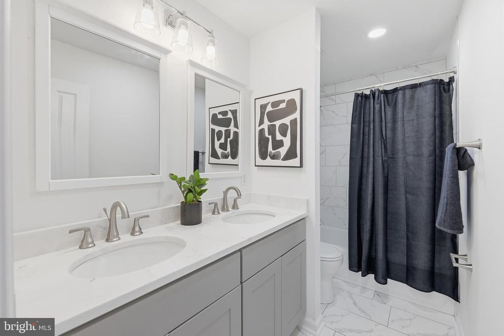 Image 13 of property listing at 1206 TURPIN LN, Baltimore, MD 21202