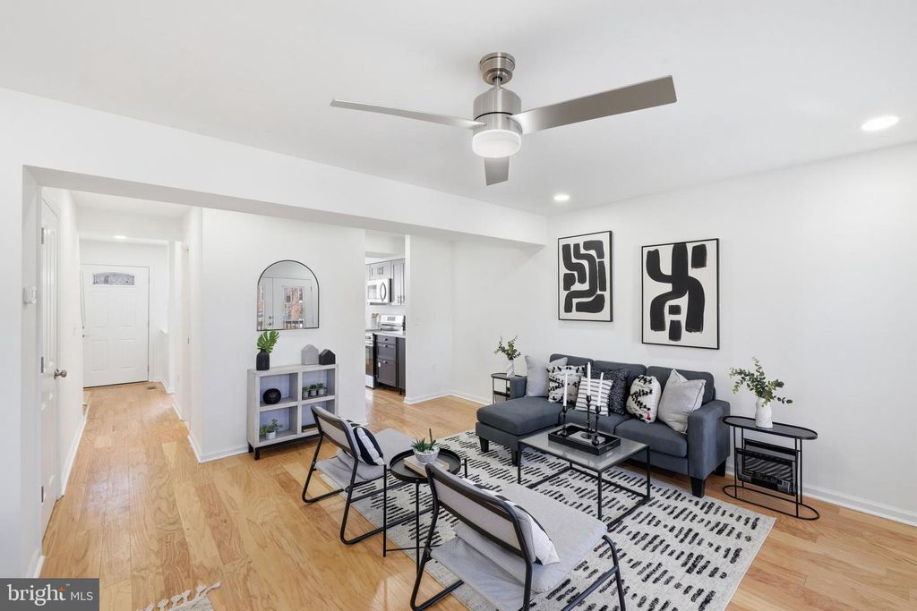 Image 4 of property listing at 1206 TURPIN LN, Baltimore, MD 21202