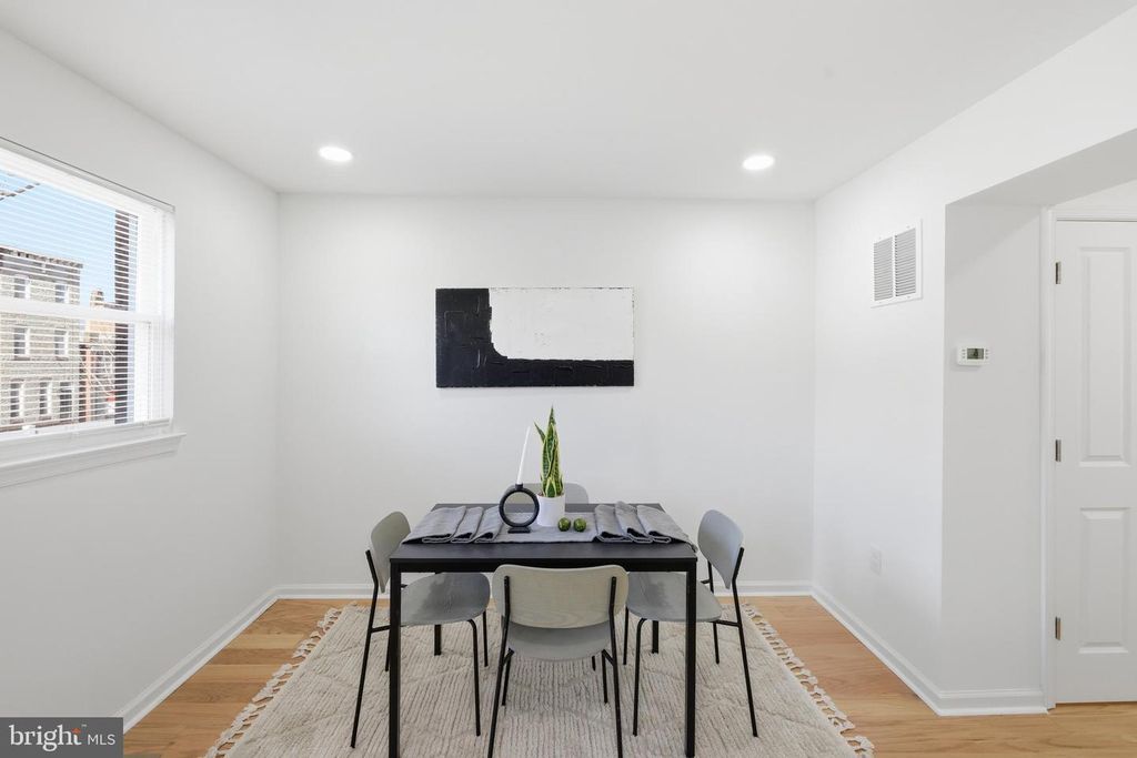 Image 6 of property listing at 1206 TURPIN LN, Baltimore, MD 21202