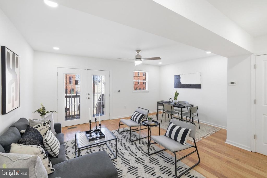 Image 7 of property listing at 1206 TURPIN LN, Baltimore, MD 21202