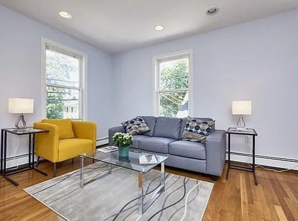 32 Sciarappa St 2, Cambridge, MA 02138