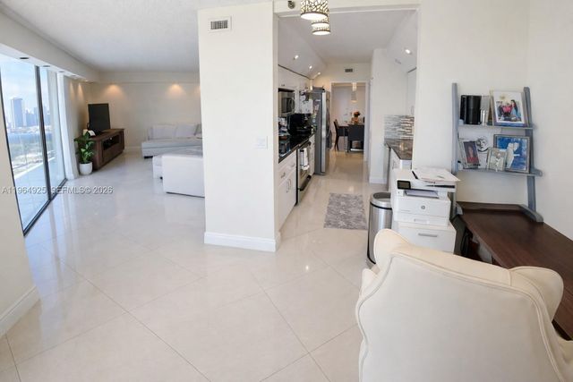 19707 Turnberry Way 20G, Aventura, FL 33180