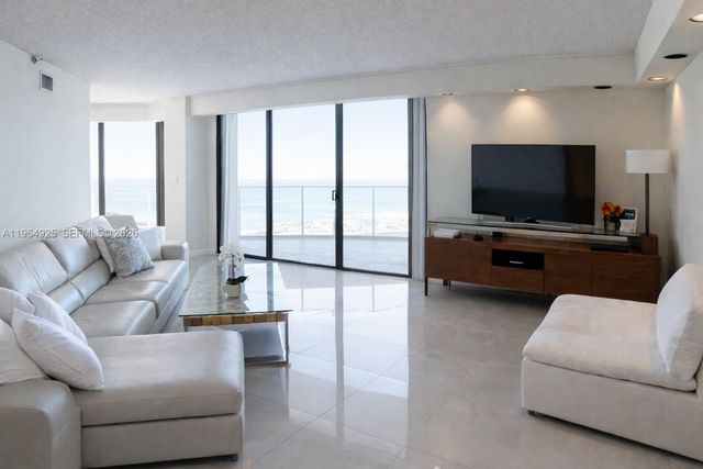 19707 Turnberry Way 20G, Aventura, FL 33180