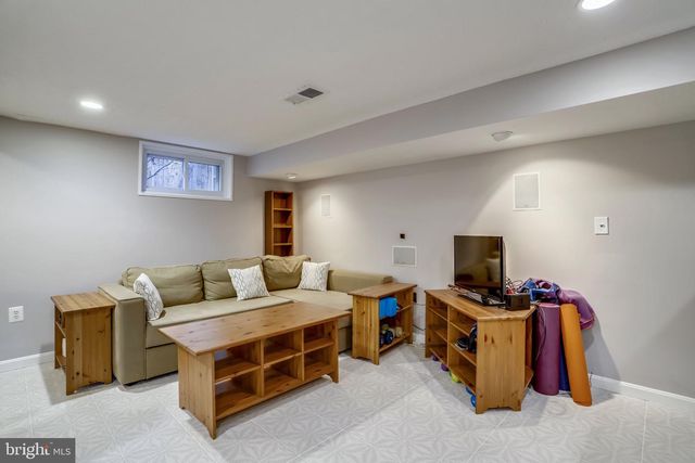 5137 25TH PL N, Arlington, VA 22207